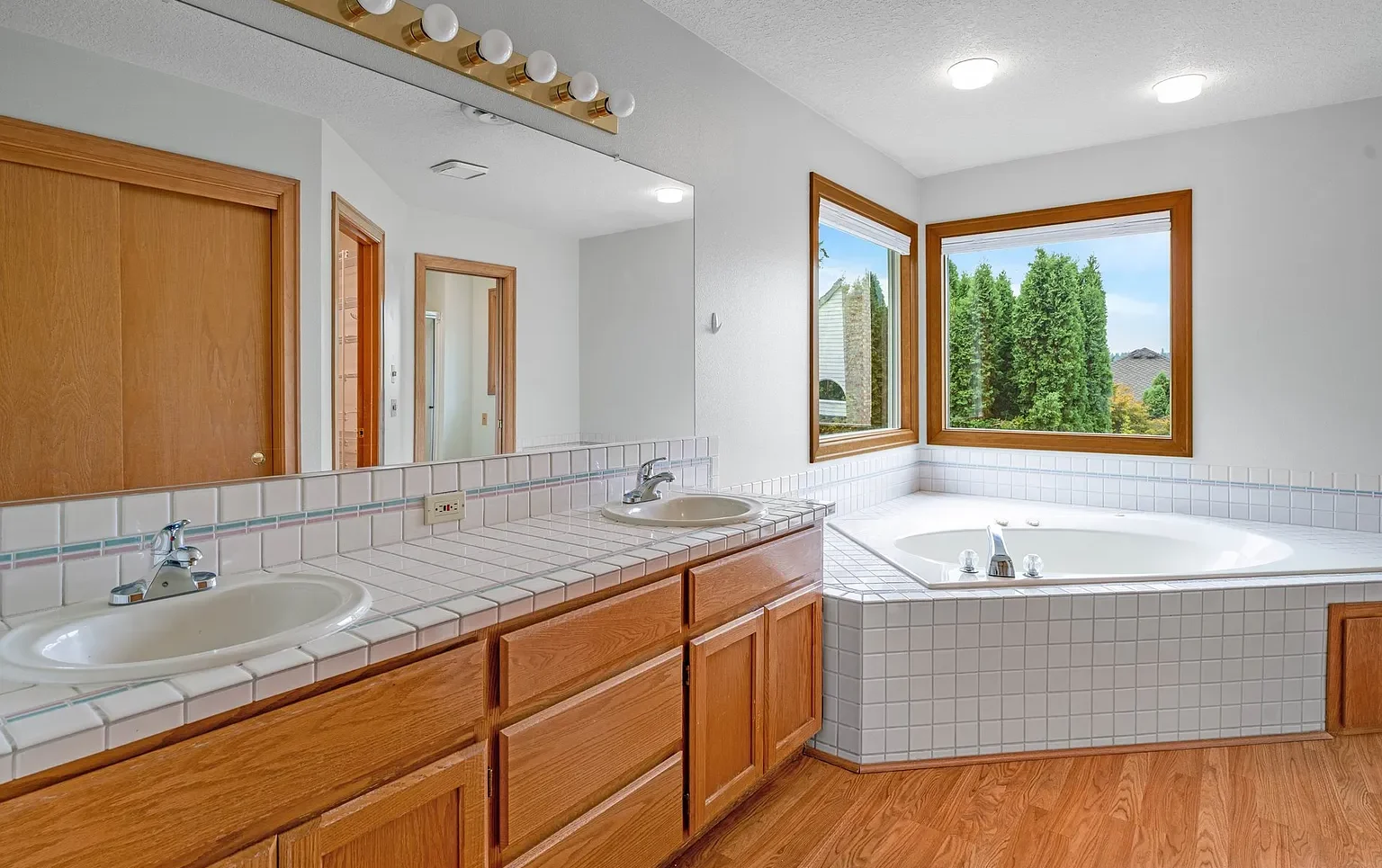 Professionally cleaned bathroom by Royalty House Cleaning