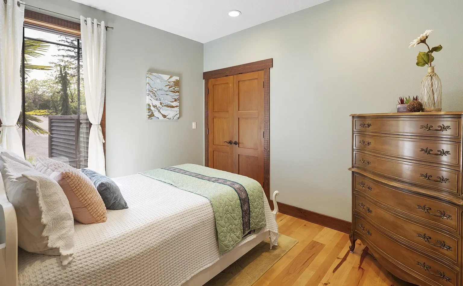 Calm bedroom representing Royalty Premium Home Cleaning
